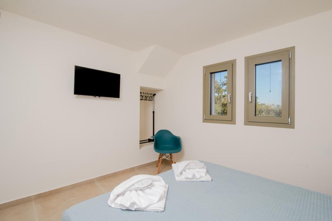 Villas Epta Karpi Complex Of 7 Luxury Villas Skriperon Exterior photo