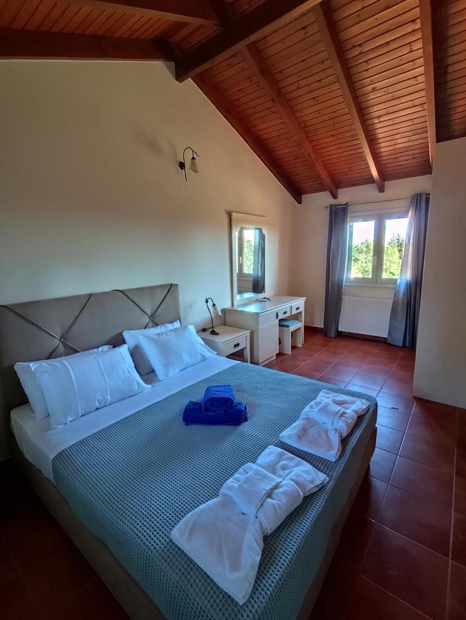 Villas Epta Karpi Complex Of 7 Luxury Villas Skriperon Exterior photo